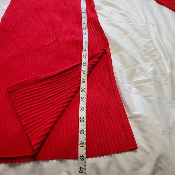 Red dress - Picture 6 of 7